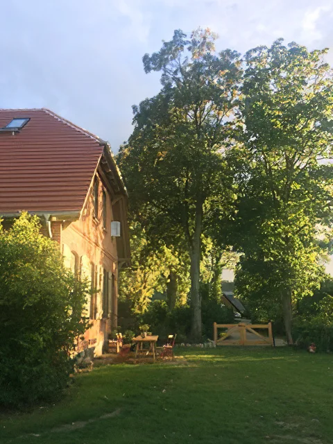 VERT_venue_ext2.jpg