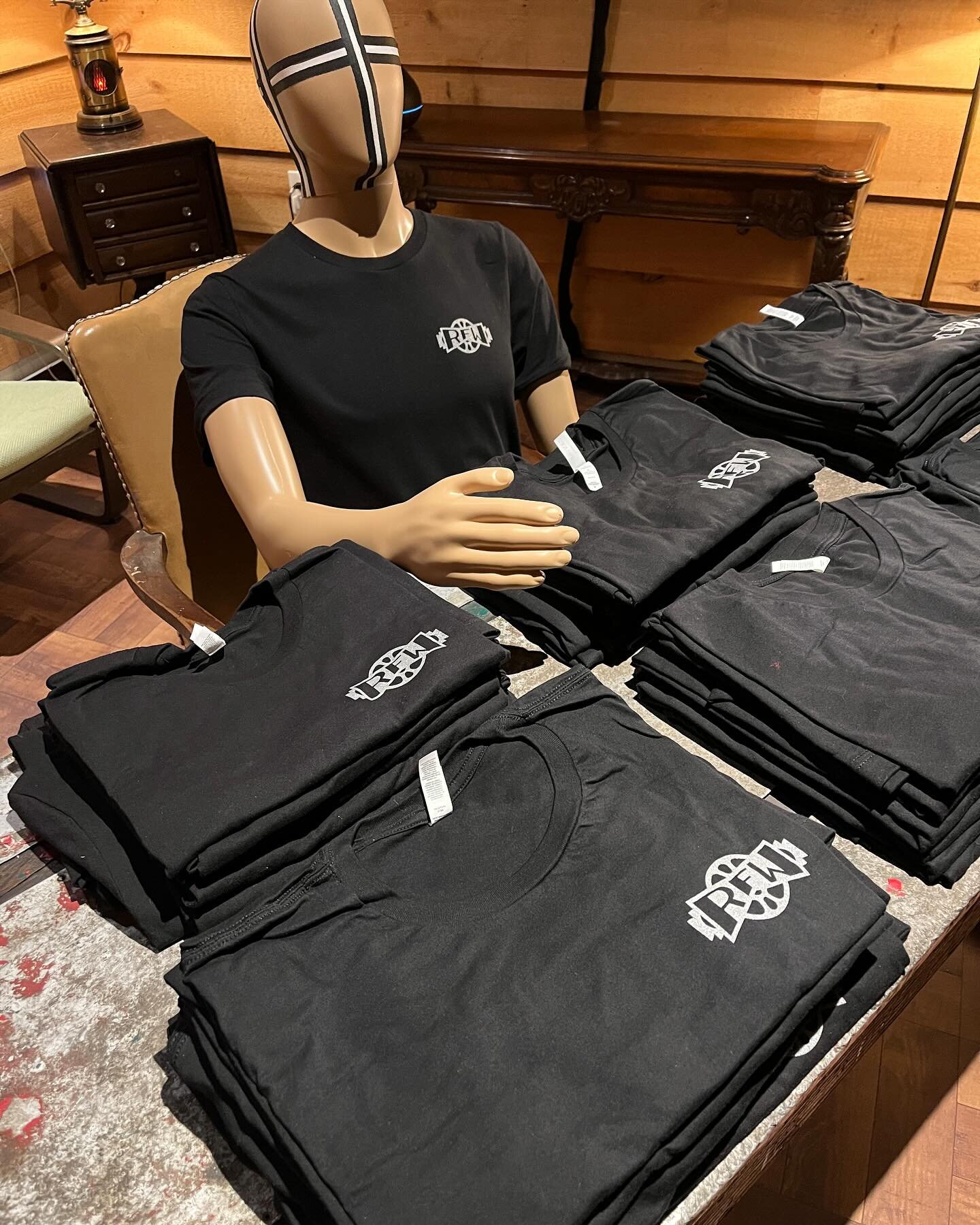 Be sure to snag one of our comfy T-shirts the next time you&rsquo;re in the studio. Stan Din will be delighted to lend a helping hand 🤚 

#shotatrittenhouse #rfw #rittenhousefilmworks #soundstage #studio #stuidolife #phillyfilm #phillyfilmmaker #ind