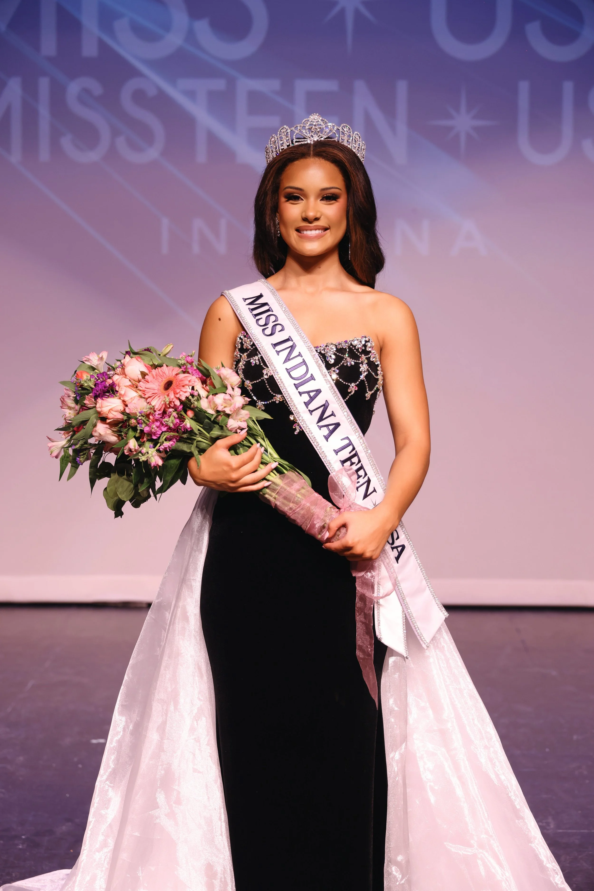 Kaelin Broad MINTUSA25 crowning2 copy 2.jpeg