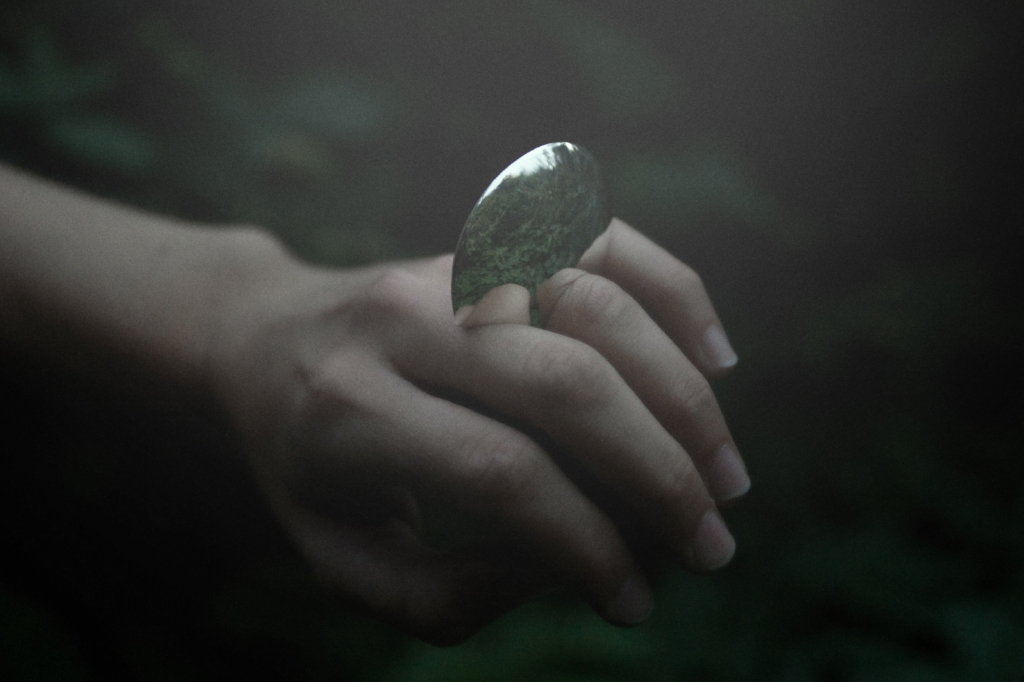 Single finger ring