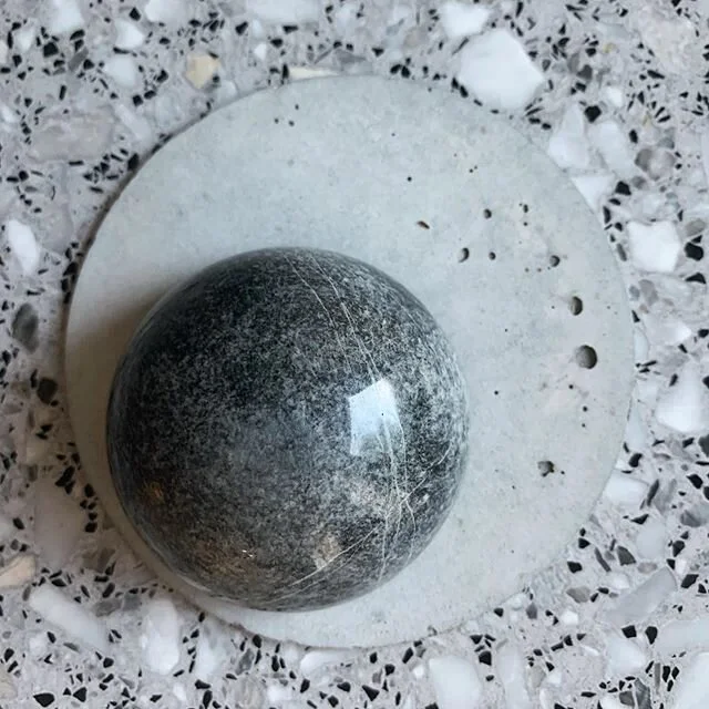 After going off a colour trail for Christmas, we&rsquo;re going back to the grey and stone like fl&oslash;deboller. Swipe to see the inside of raspberry meringue on a lemon marzipan base. The 70.5% chocolate is infused with rosemary. .
.
.
.
.
.
.
#K