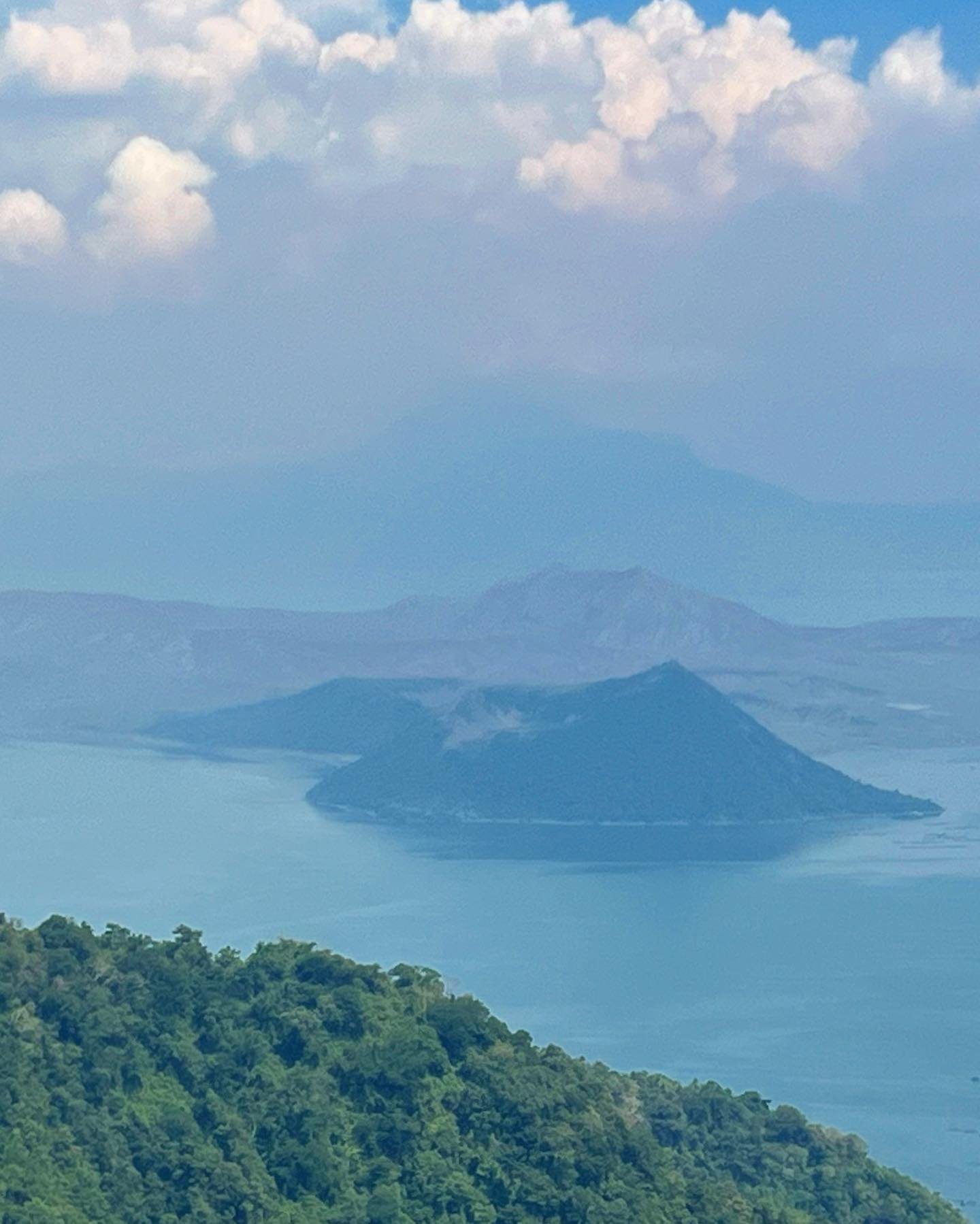 Just wanted to share some pics from my Philippines 🇵🇭 trip last June with @tb_lea 👯&zwj;♀️
Delicious food, nice Insta-worthy sceneries and a relaxing massage.  Just what I needed!

Taal Vista Lodge, Cafe Voi La at Crosswinds and Nurture Wellness V