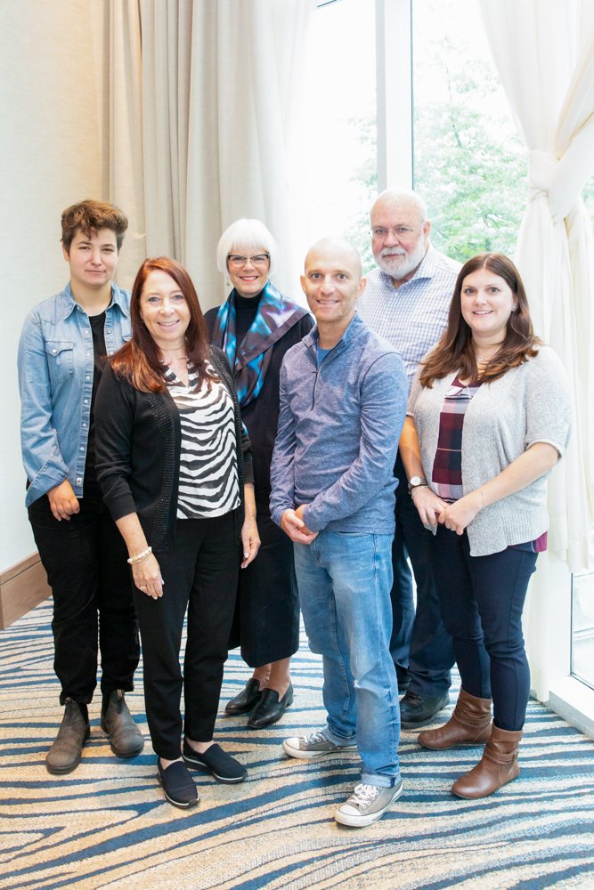 De gauche à droite : Maya Pajevic, Annette Majnemer, Donna Thomson, Symon Hay, Frank Gavin et Corinne Lalonde à une réunion du Réseau BRILLEnfant à Vancouver en 2019
