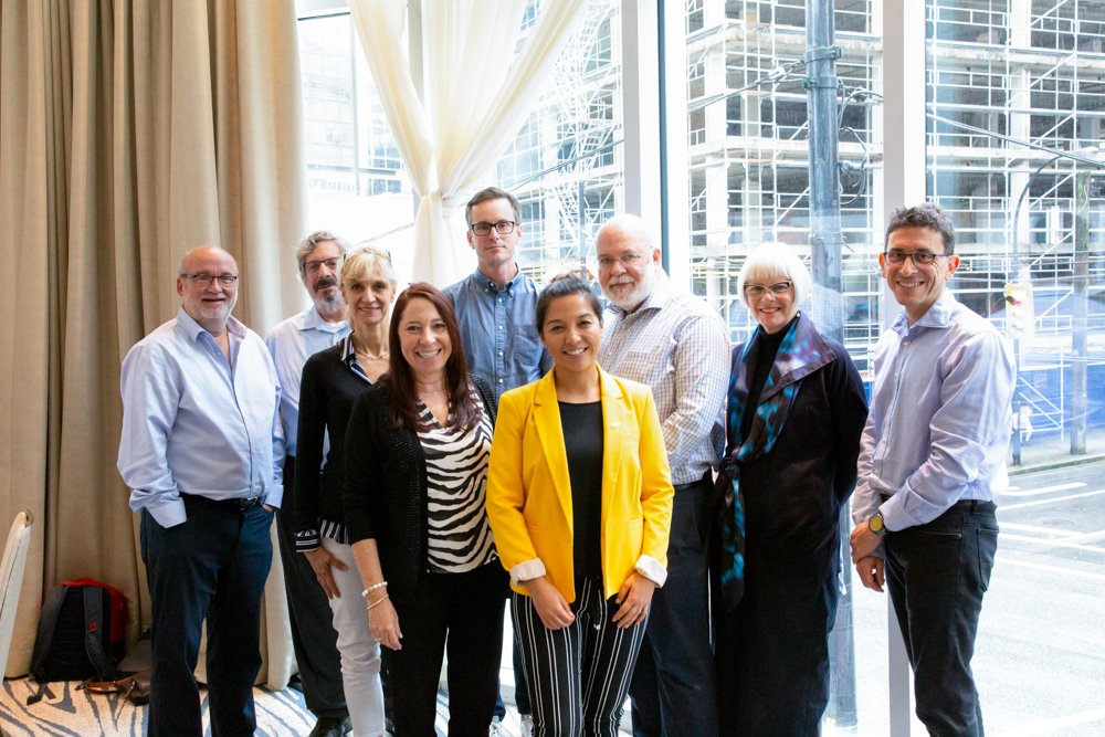 De gauche à droite : Michael Shevell, Daniel Goldowitz, Nathalie Major, Annette Majnemer, Adam Kirton, Keiko Shikako, Frank Gavin, Donna Thomson et Steven Miller à une réunion à Vancouver en 2019