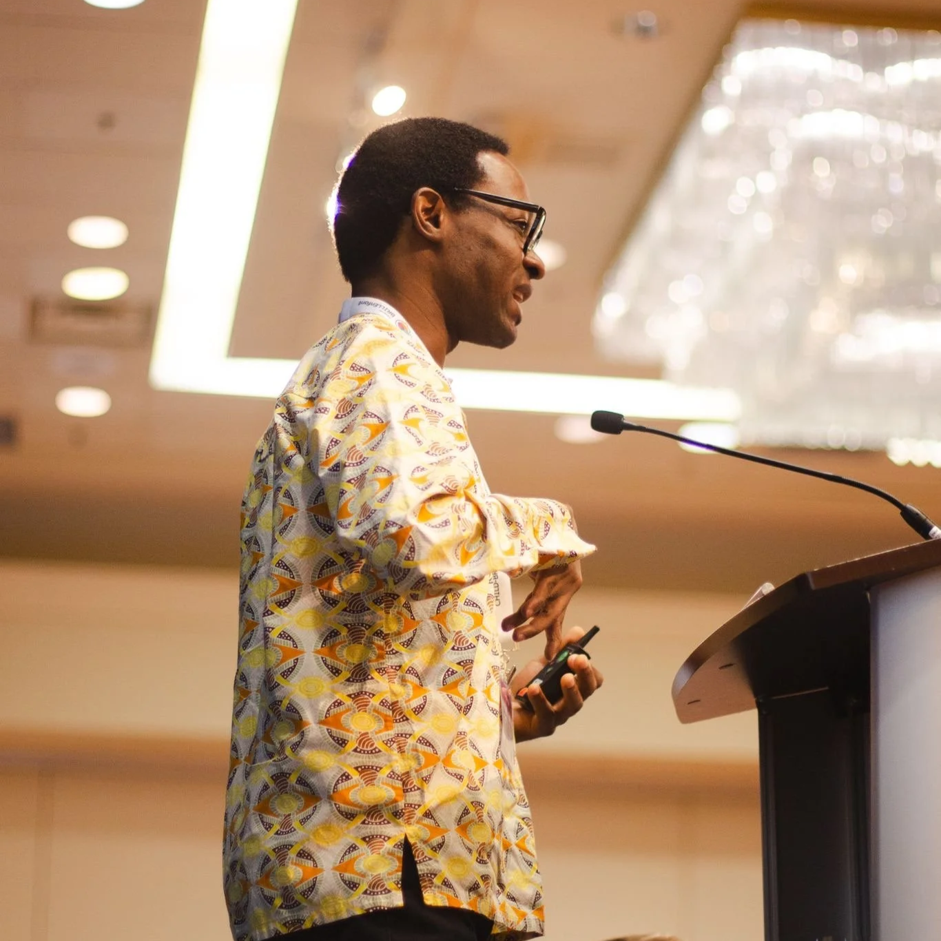 Photo de De-Lawrence Lamptey à la conférence.