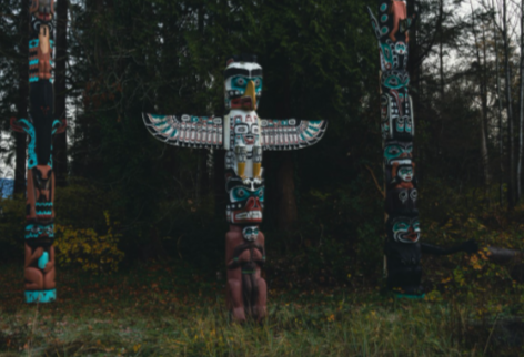 Image de totems autochtones.