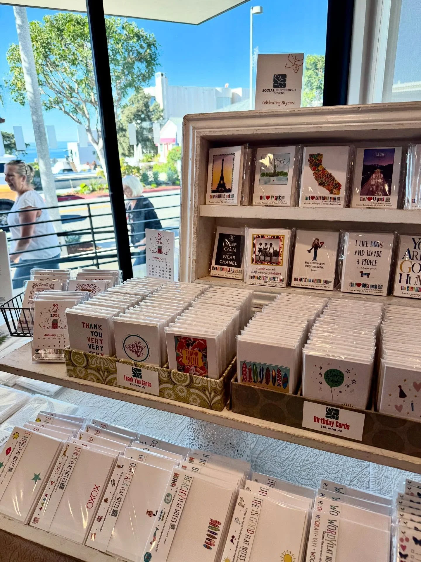 Today I am at the Sandpipers  Holiday Homes Tour Boutique at the Neptunian Women&rsquo;s Club in downtown Manhattan Beach. Only here for one day, Friday 12/5 until 5 PM. Swipe left 👈 for some before and after pictures.