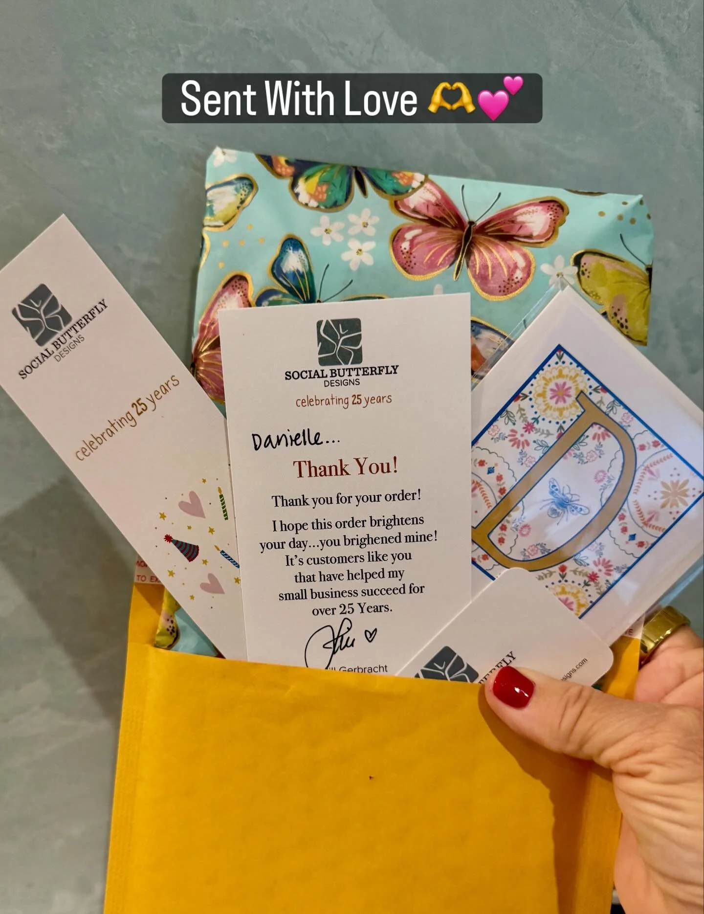 Every order I receive is a gift 🎁 and I want it to be reciprocated as such, so I usually tuck in a little surprise 🤗, along with a note 💌and some pretty paper packaging 🦋. Thank you to everyone who has supported and encouraged me along the journe