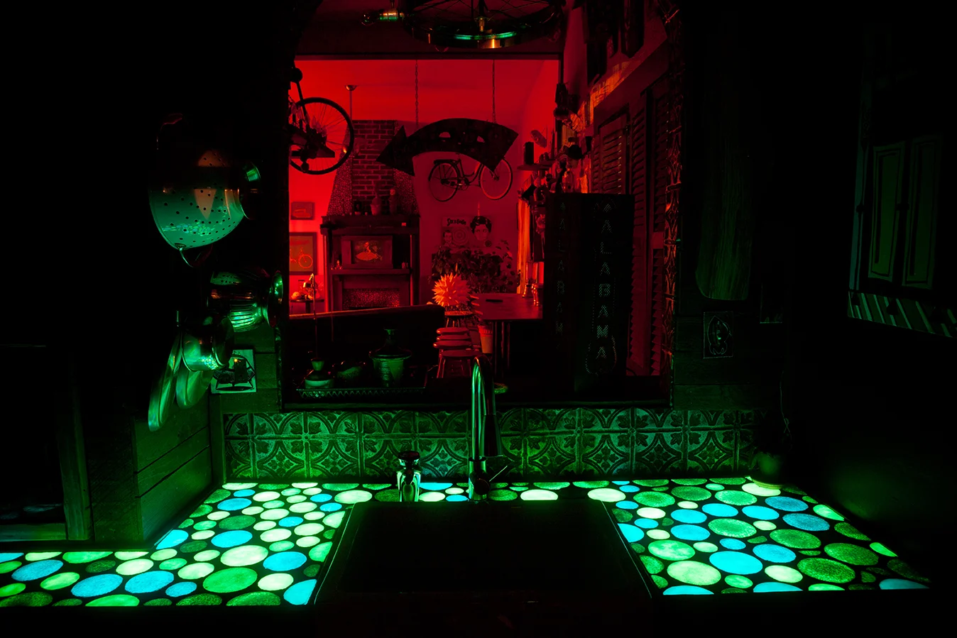 Glass Countertop-2 WEB.jpg