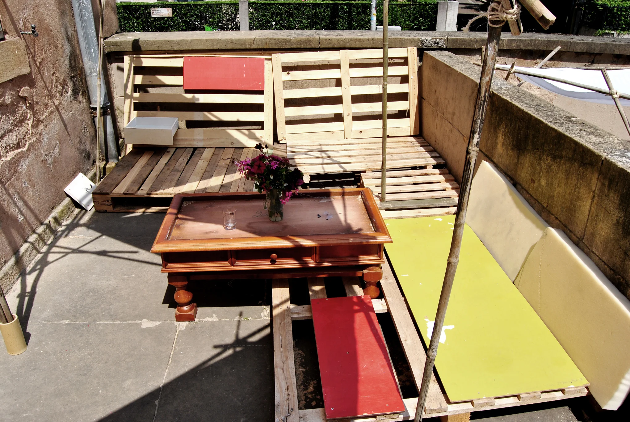 Ici on a réinventé le salon mais toujours avec le même mobilier de grand-mère