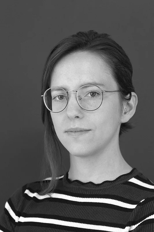 Delphine Levy Après une MANAA en 2011 qui la sensibilisera au design et au graphisme, Delphine est diplômée de l'Insa en 2015, et anime des workshops avec des étudiants internationaux au sein de EASA en 2015 et 2017. Architecte freelance basée à Paris, elle se spécialise dans la réhabilitation et les surélévations, dans une optique de densification et de renouvellement urbains.