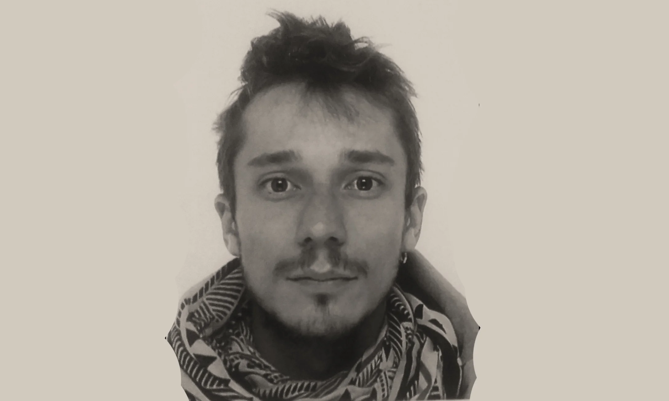 Guillaume Isnard Diplômé en architecture INSA en 2015, Guiqui travaille au sein de l’Atelier D-Form, agence spécialisée dans la construction passive en Alsace. Passionné par la composante collective et participative du projet, il expérimente en parallèle une approche de terrain par le « faire » en se confrontant directement au chantier et à la matière au travers divers projets associatifs et la mise en place d’outils collaboratifs.
