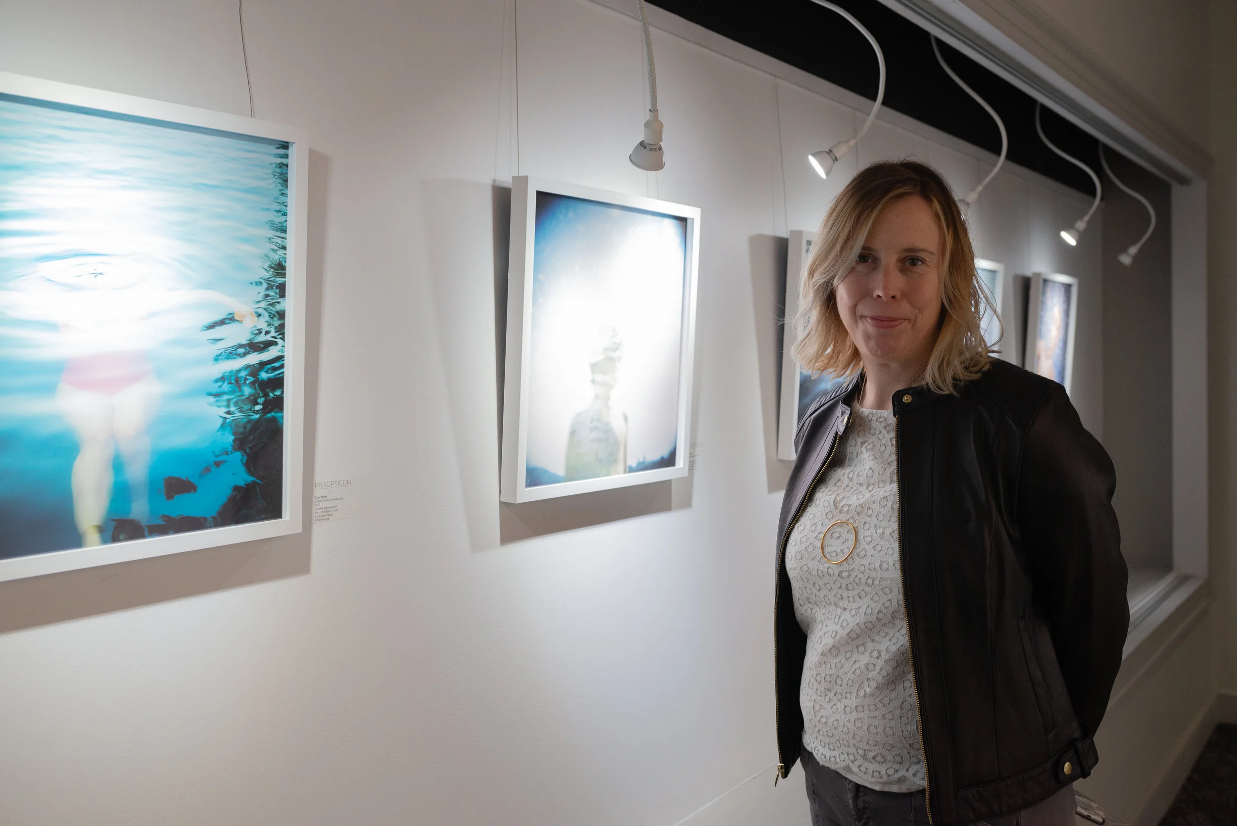 Wneck, portrait in front of work
