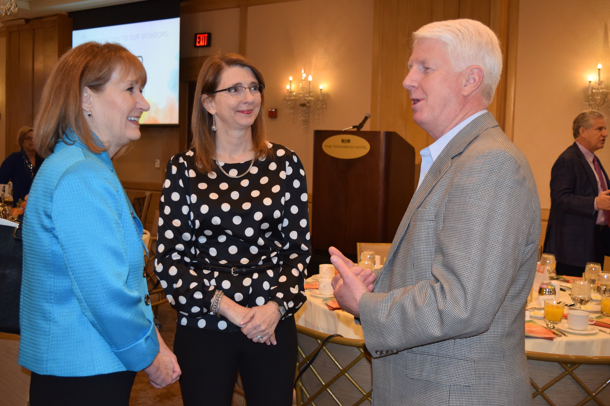  Kathleen Lynd, vice president planning and communications at Oakland Family Services, chats with Julie and Mike Richards. 