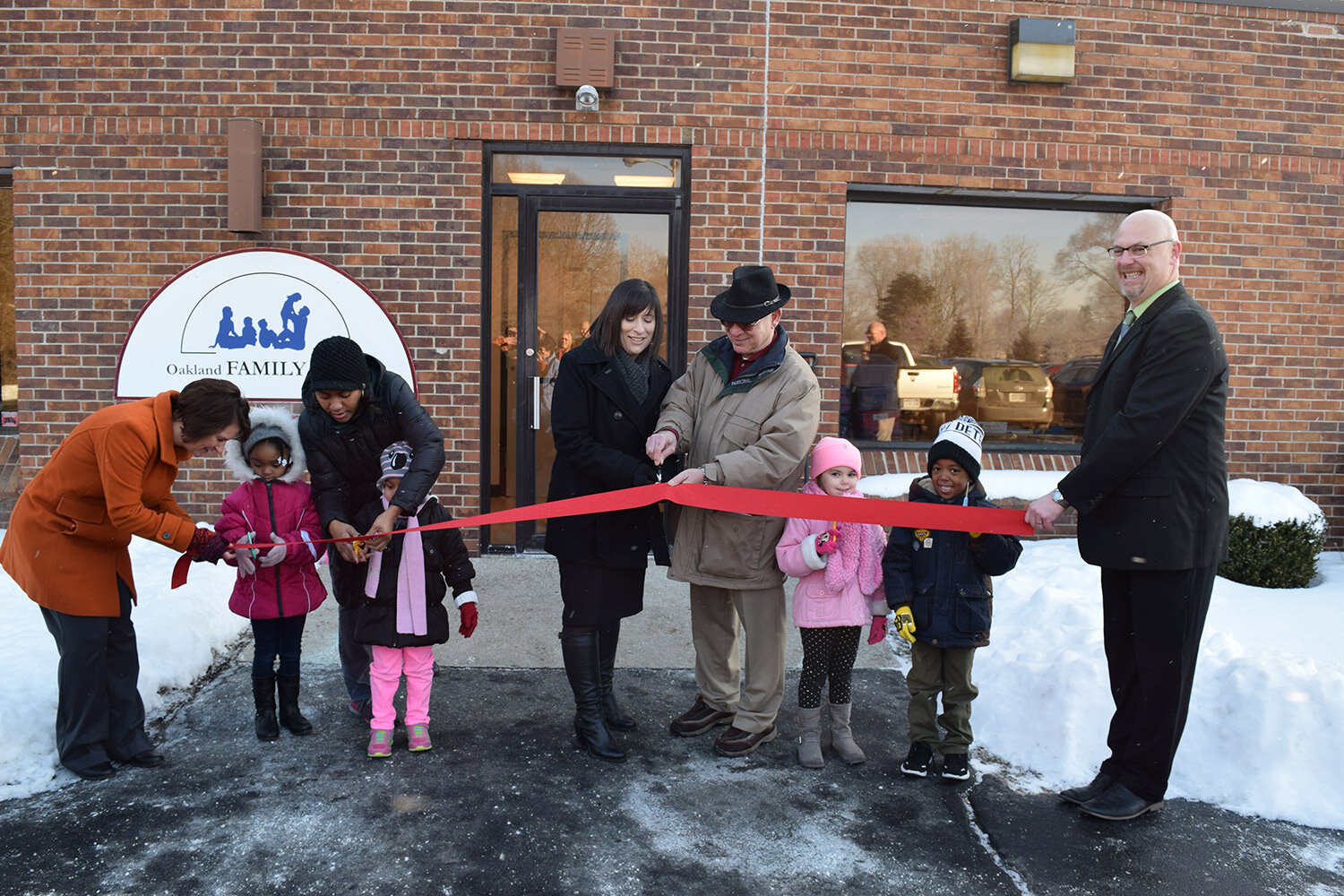  Oakland Family Services leadership, students and stakeholders celebrate the 2015 opening of the Walled Lake Children’s Learning Center with a ribbon-cutting. 