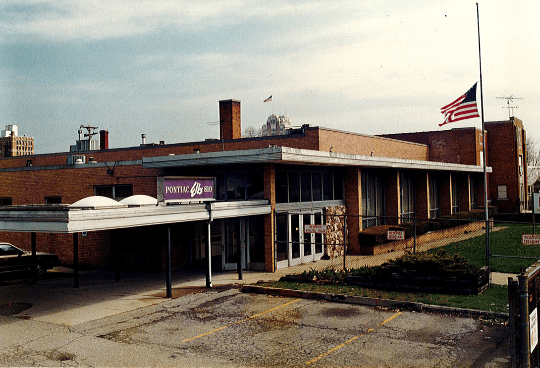  This photo of the Pontiac Elks 810 Lodge is estimated to have been taken during the 1980s. By this time, “Addams Family house” had been replaced with the building in the foreground. 