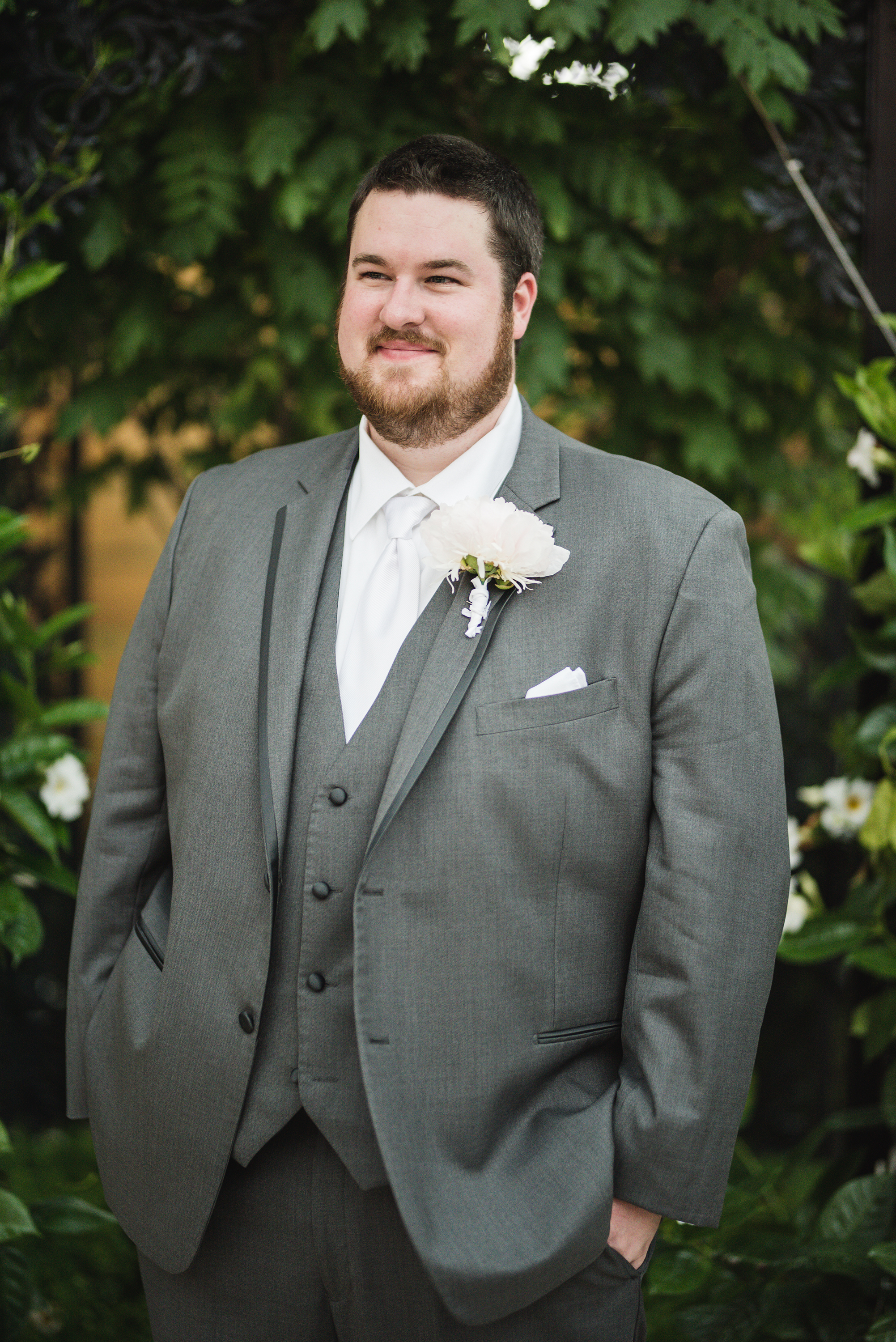 bride and groom portraits