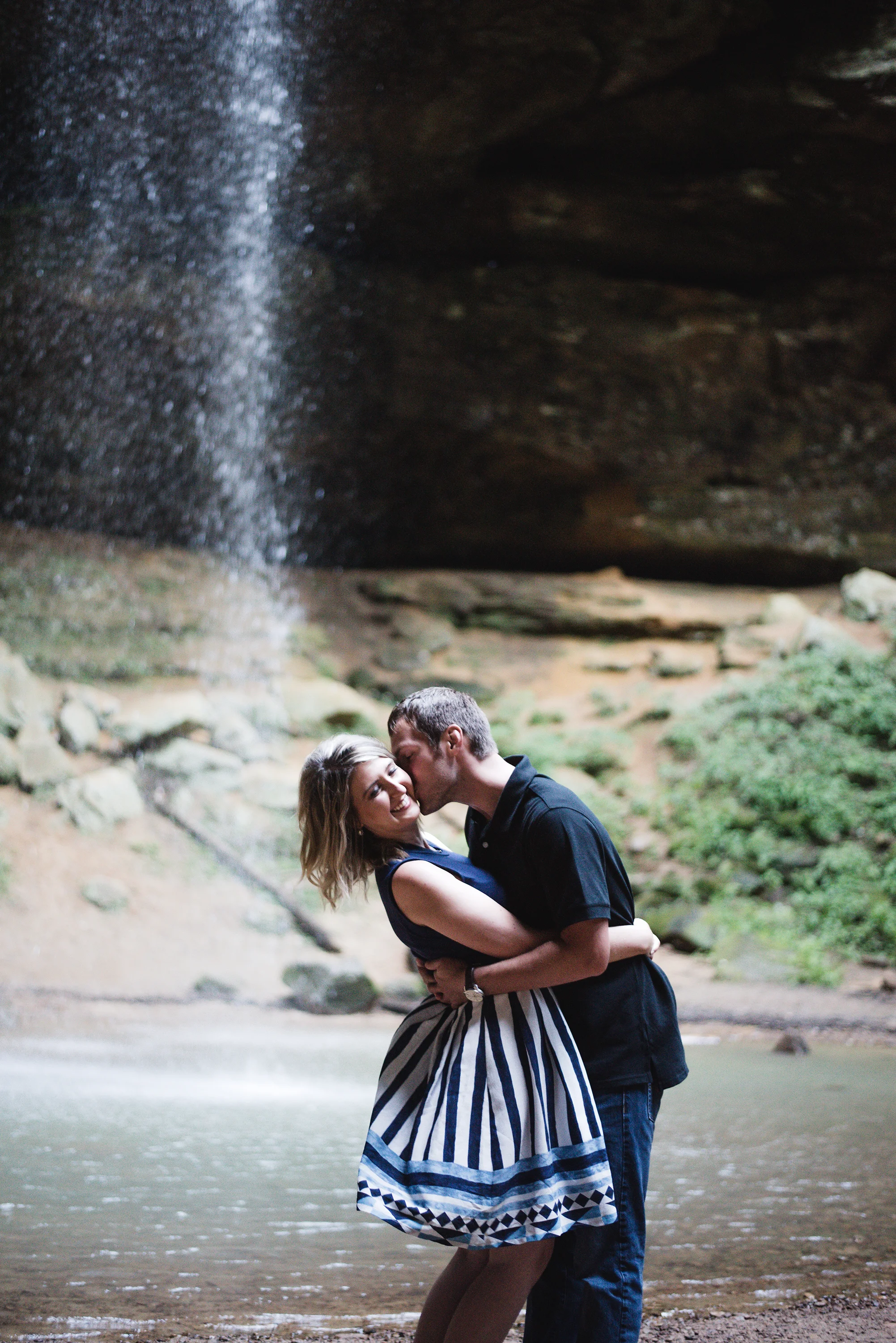 outdoor engagement photos hocking hills