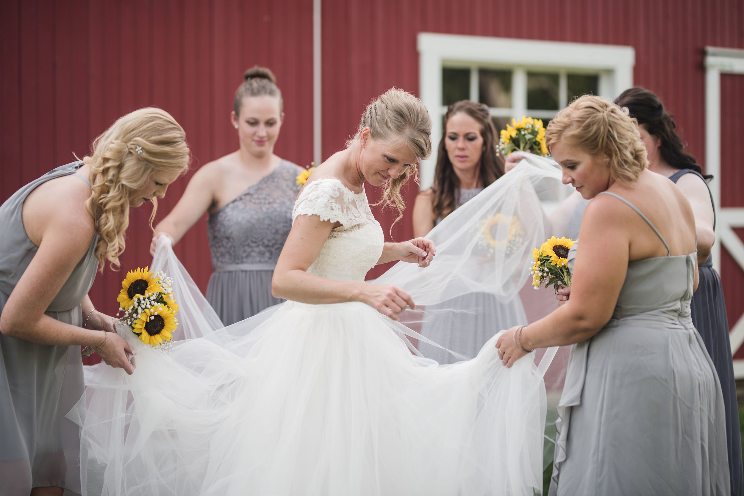 bridesmaids wedding at little brook meadows lancaster ohio columbus ohio wedding photographer