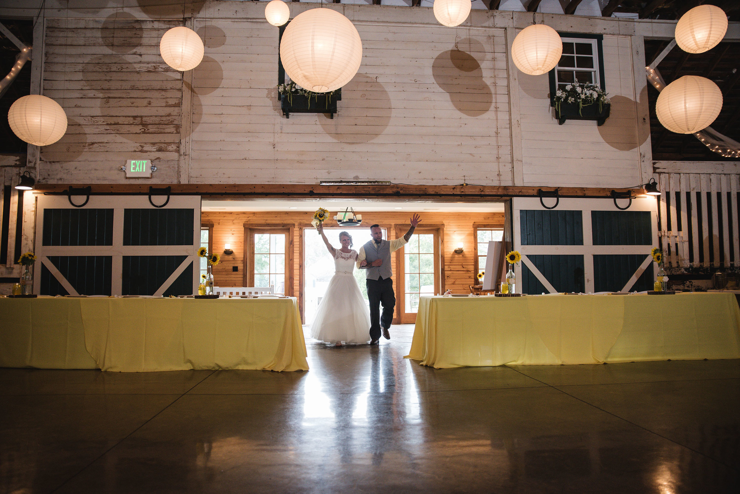 lancaster ohio wedding photographer couple reception