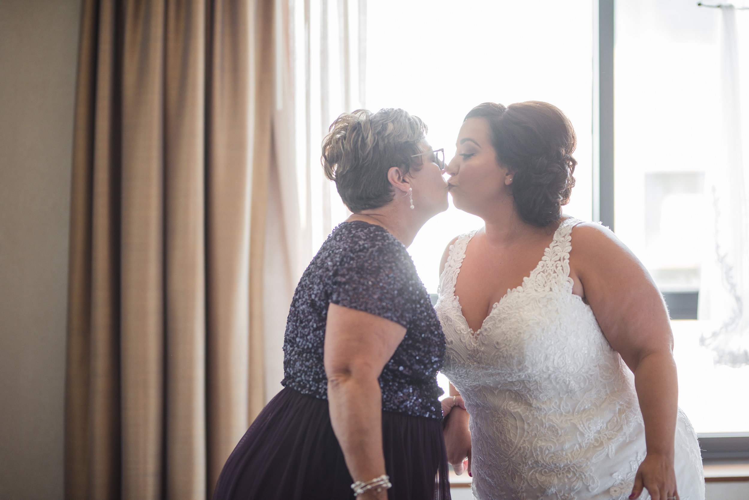 lifestyle wedding photographer in columbus