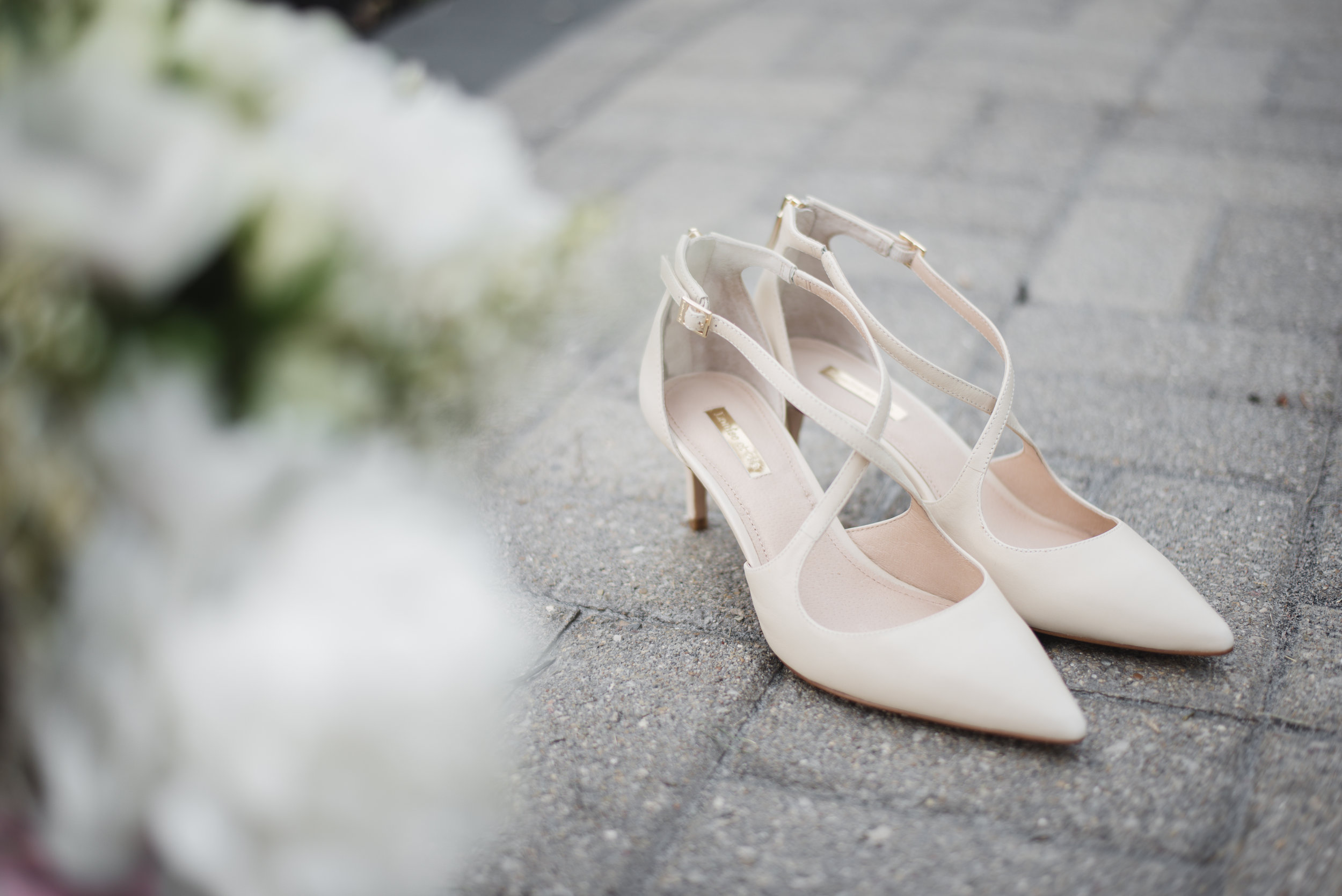 Lancaster ohio ale haus wedding photographer