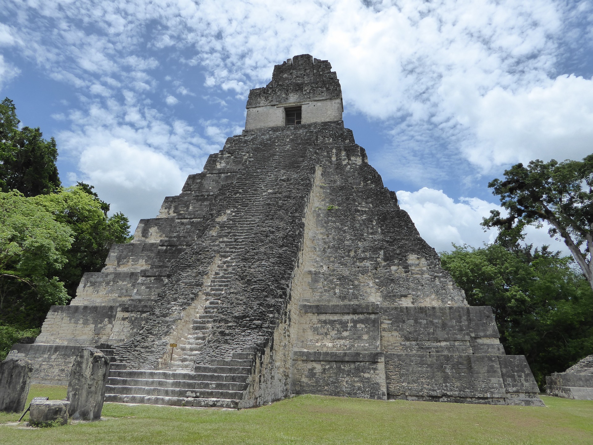 pyramid-maya-tikal-guatemala.jpg