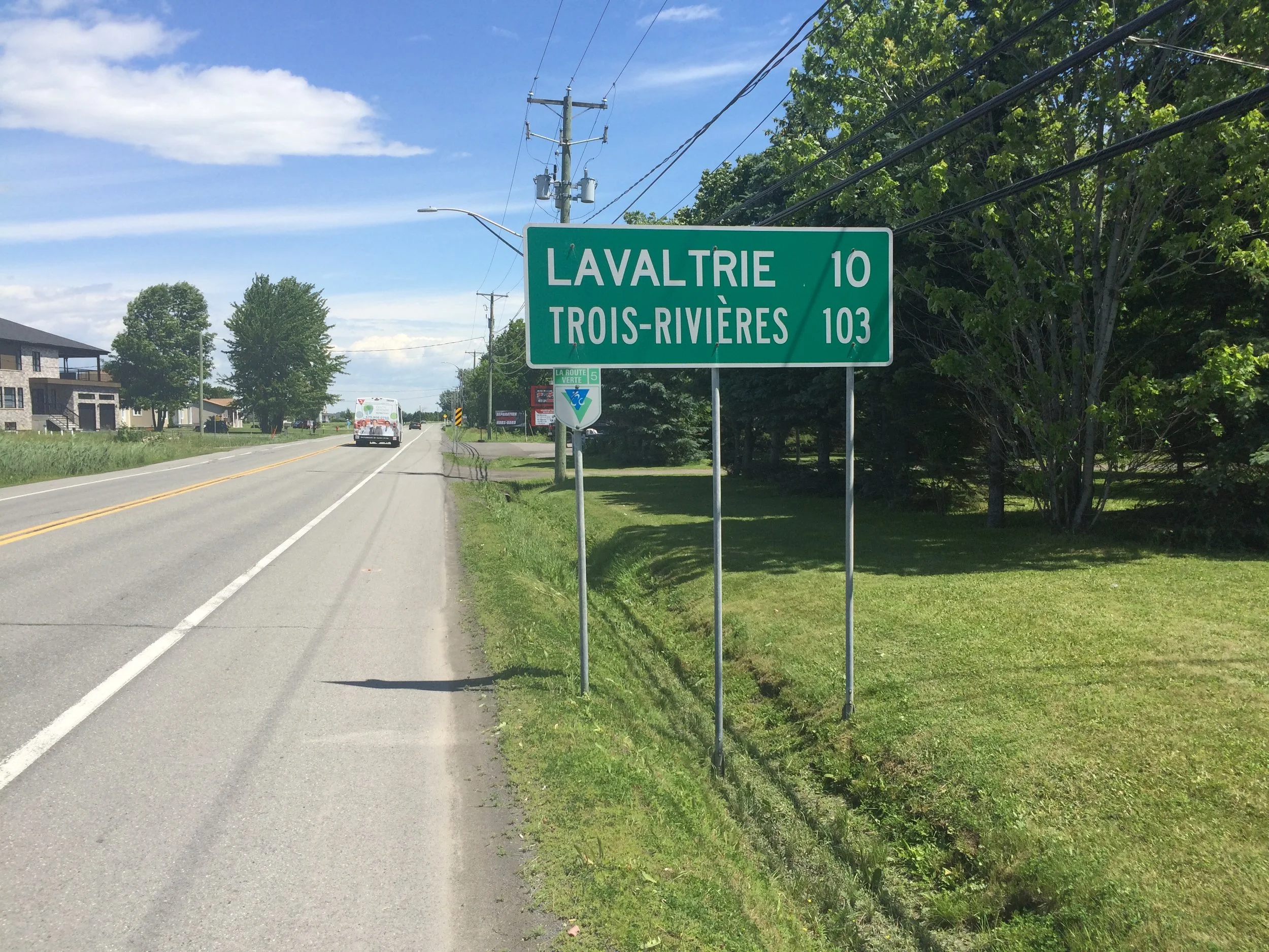 I sometimes find myself biking on a wide open road just randomly singing a song, and then not realizing when I pass someone that I'm singing pretty loudly. Case in point, I was signing Hotel California when I saw a Quebecois milk farmer looking at me like I was crazy. Learned my lesson, I'll try to be more discrete moving forward.