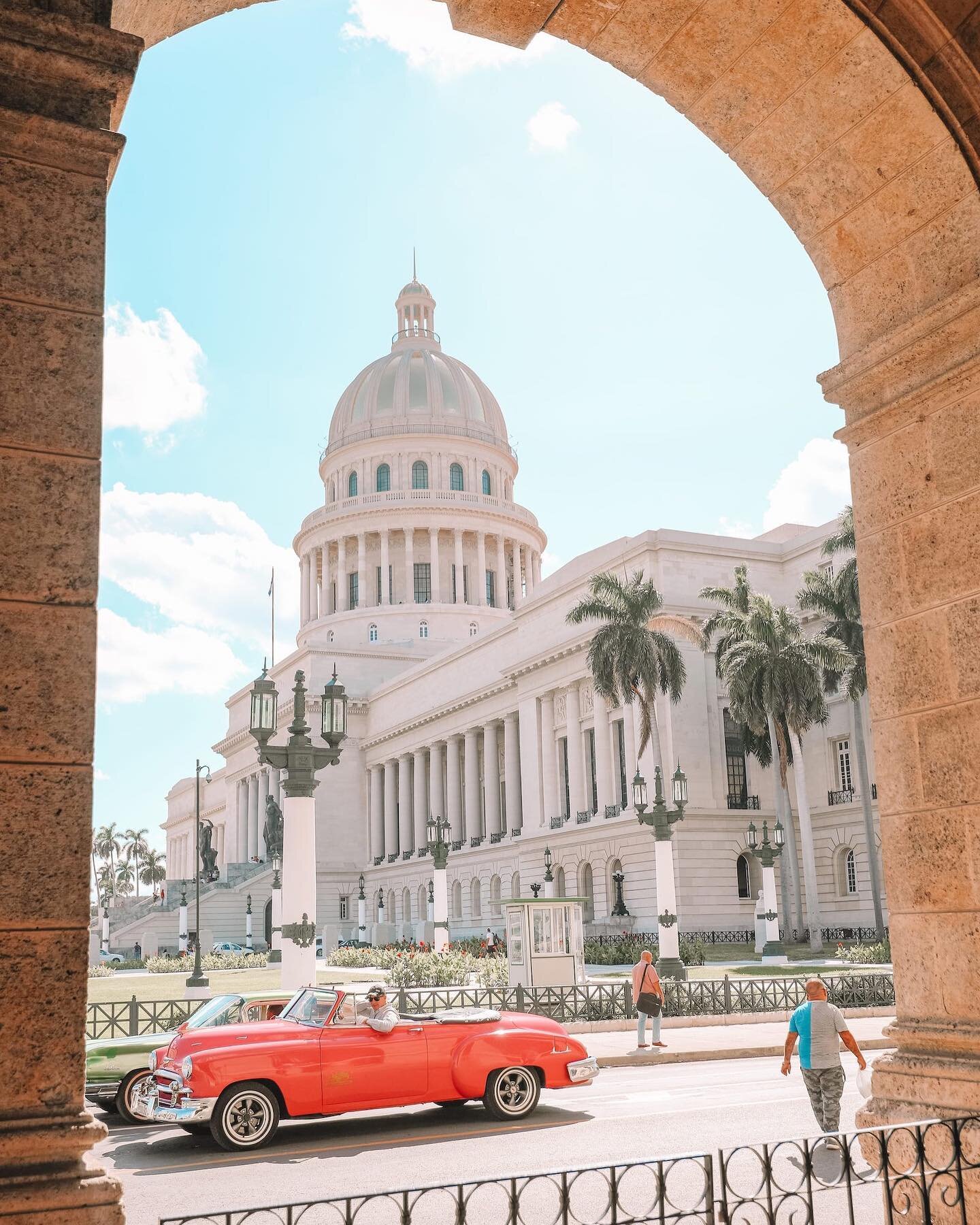 Con luces y sombras nunca paras de sorprender&hellip;.
 #cubaamongcubans #cactours #travelwithlocals