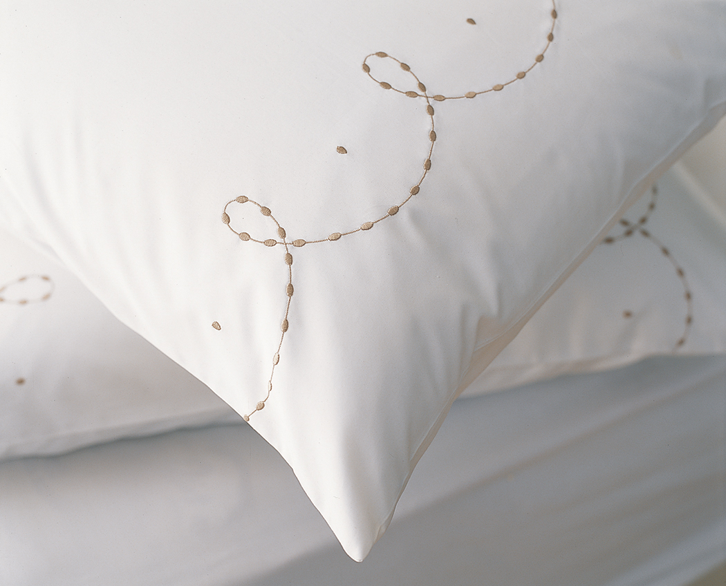 Barbara Barry Modern Dot Beads Square Throw Pillow Pearl Sz 18" x 18" NWT 
