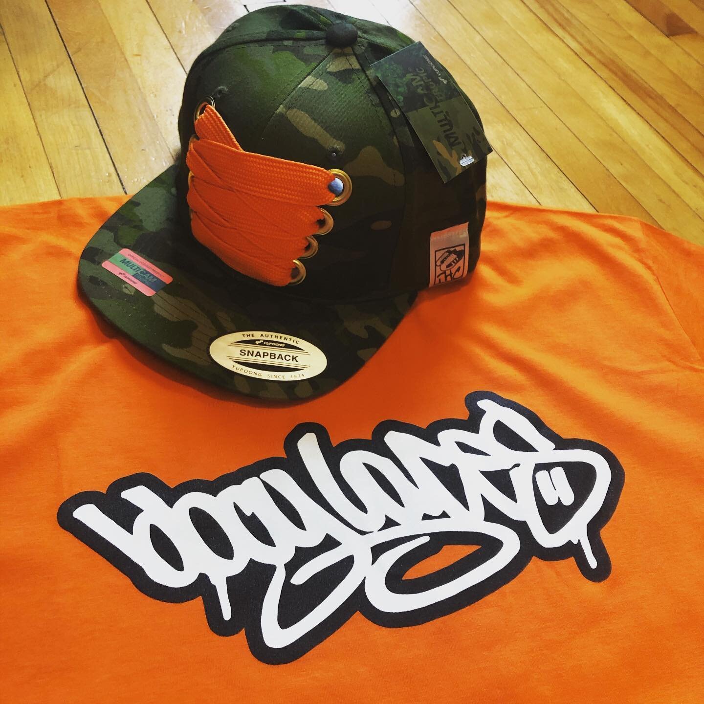 Just got my delivery of laces from @bboylaces in the UK, and needed one of his dope t-shirts for an outfit. Orange and camo is a favorite combination of mine so I&rsquo;ll be rocking the tee with this camo snapback remixed with orange XL BBoylaces fa