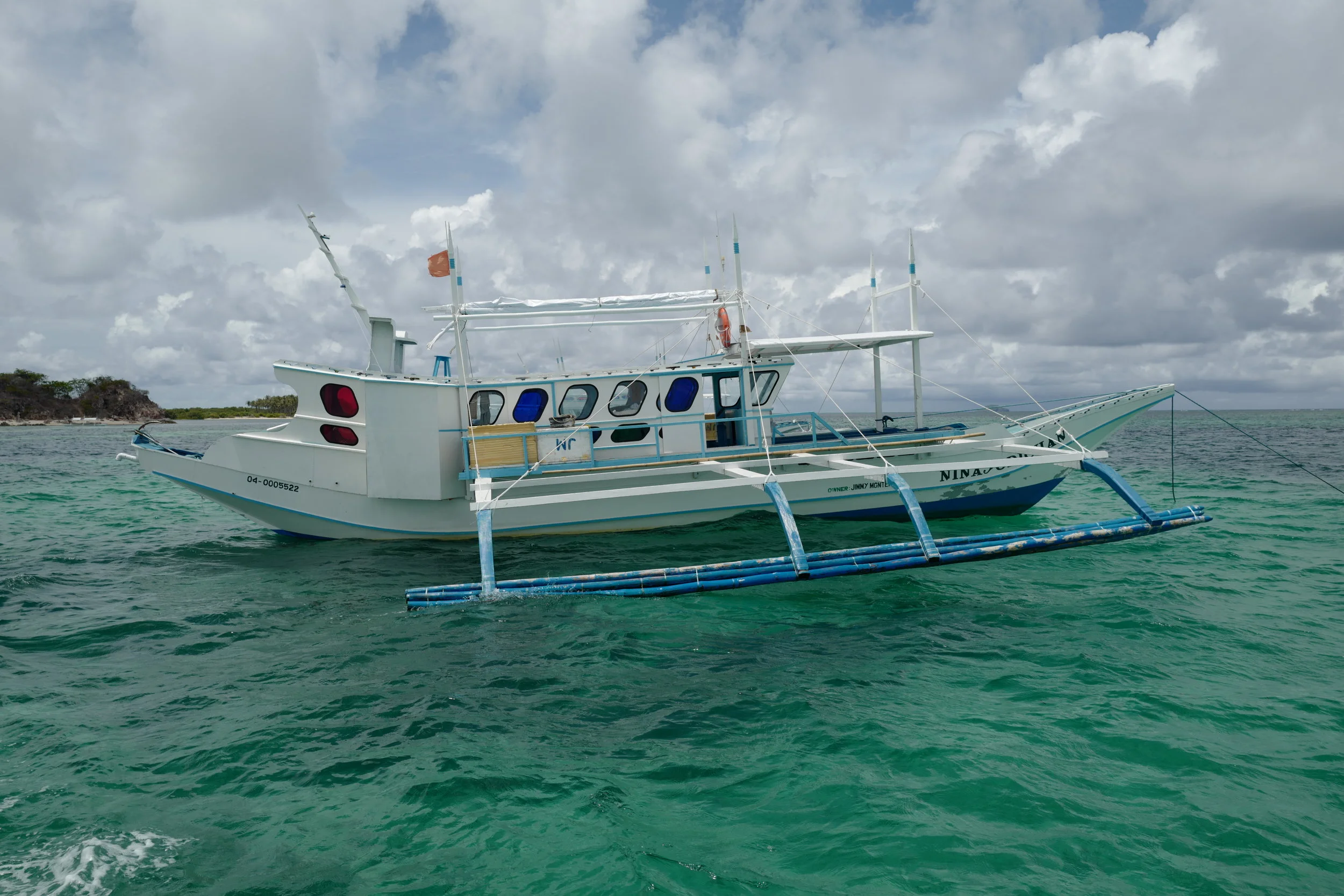  Another cool boat &amp; more beautiful water. 