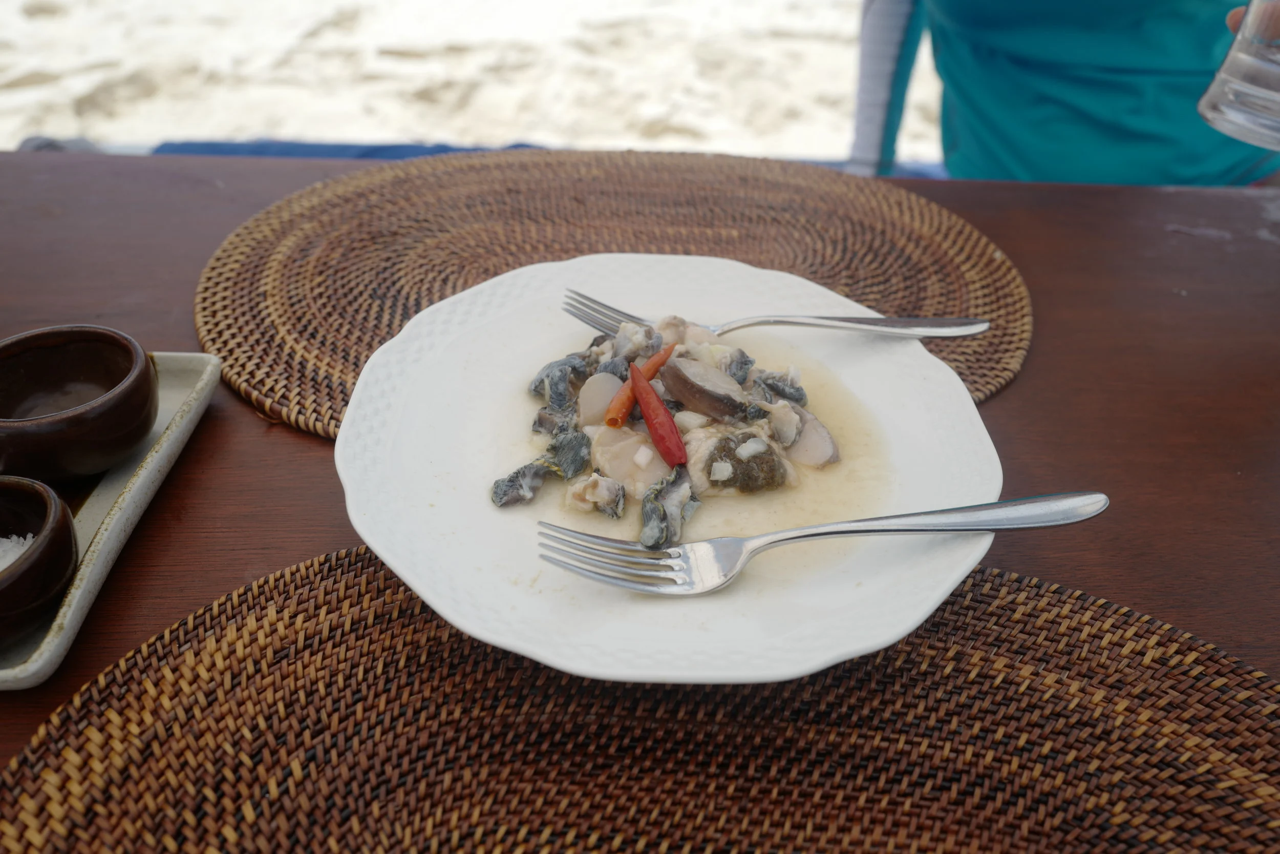  Fresh giant clam civiche, pulled right up out of the sea! 