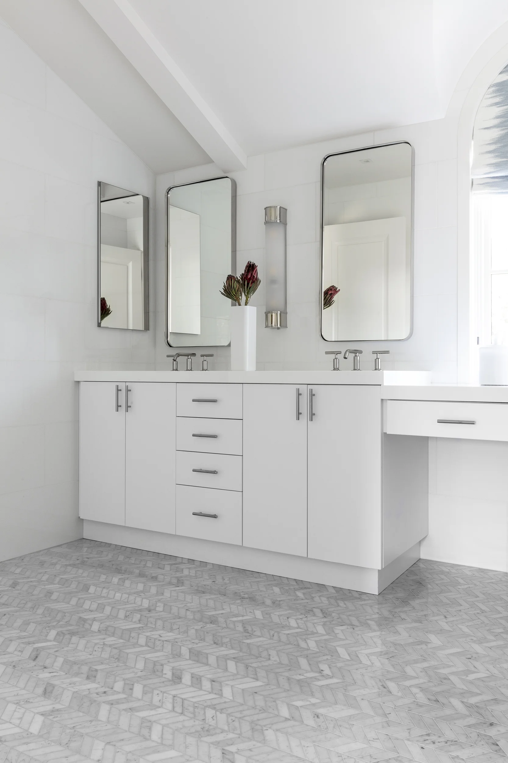 Bathroom_Bianco_Carrara_Chevron_WEB.jpg