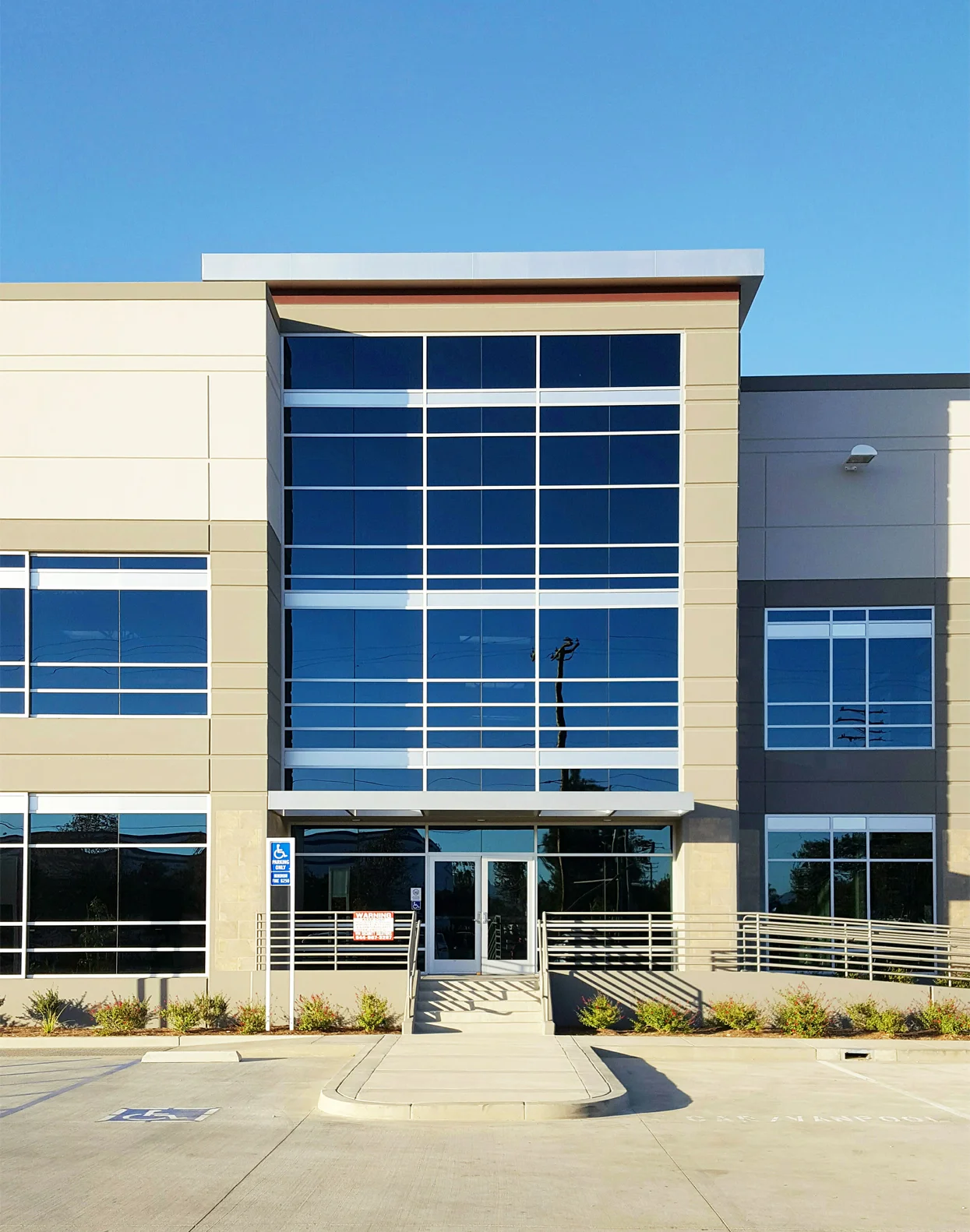 Hitachi Vantec Logistics1.jpg