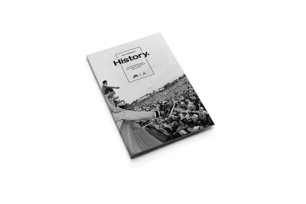 ZINE_MOCKUP_GIF_2.gif