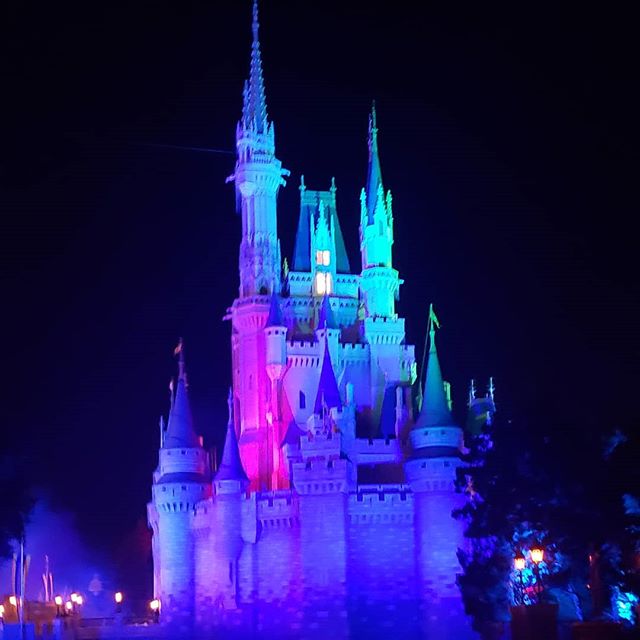 Take me back please 🏰🎃👻 .
.
.
#Disney #magickingdom #mickeysnotsoscaryhalloweenparty #mnsshp