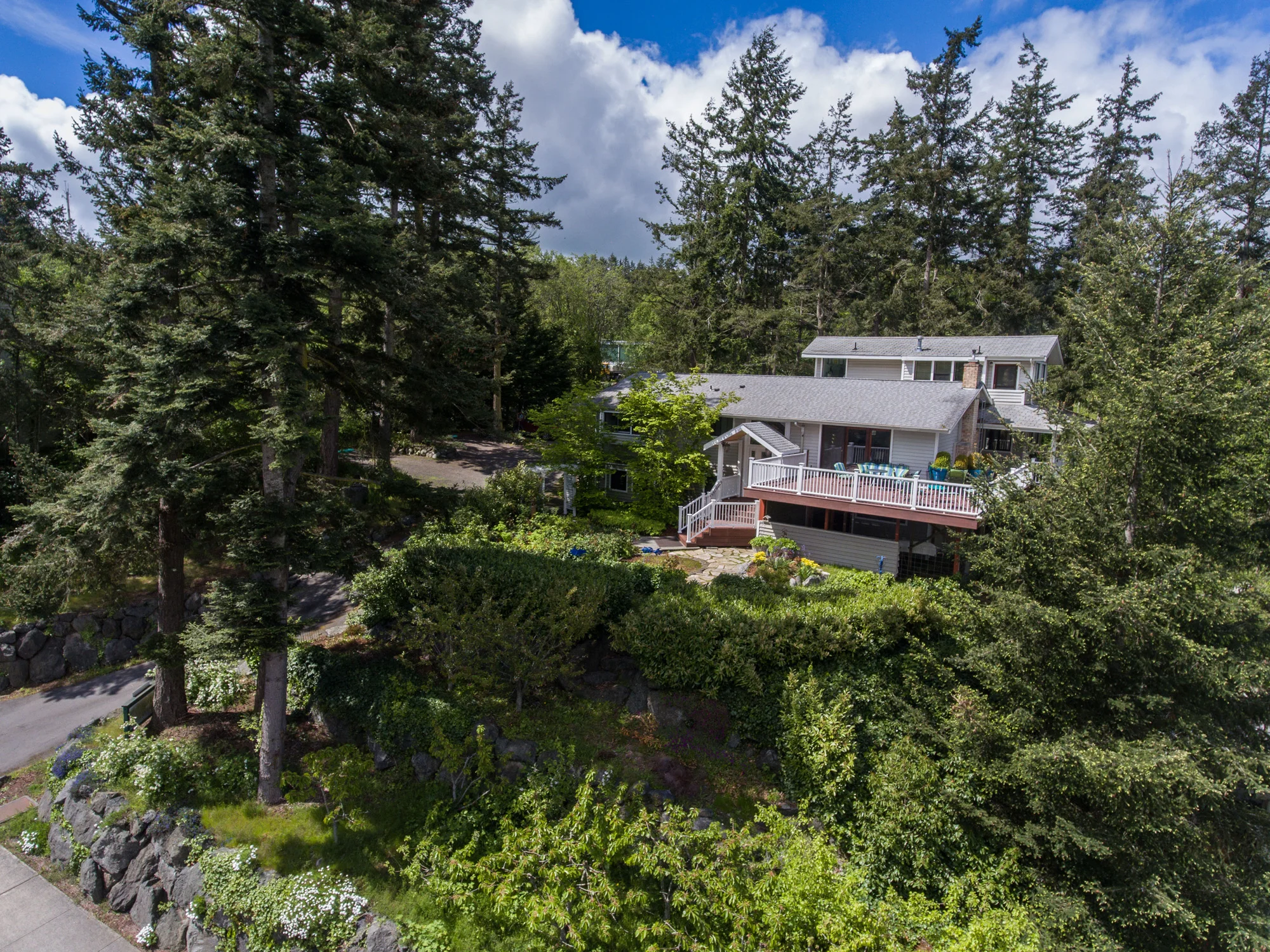Hillside_House_001.jpg