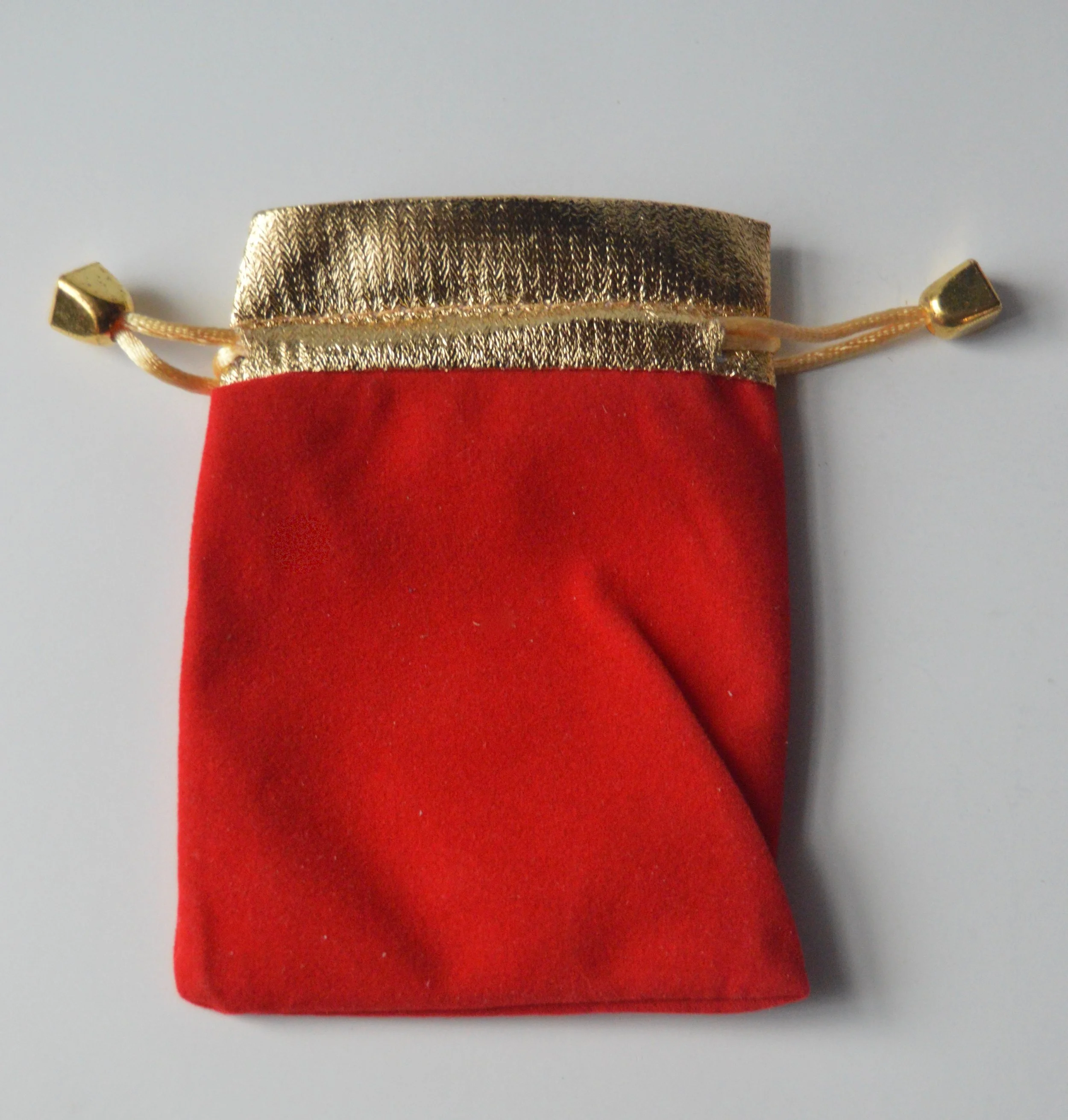 pouch red:gold.jpg