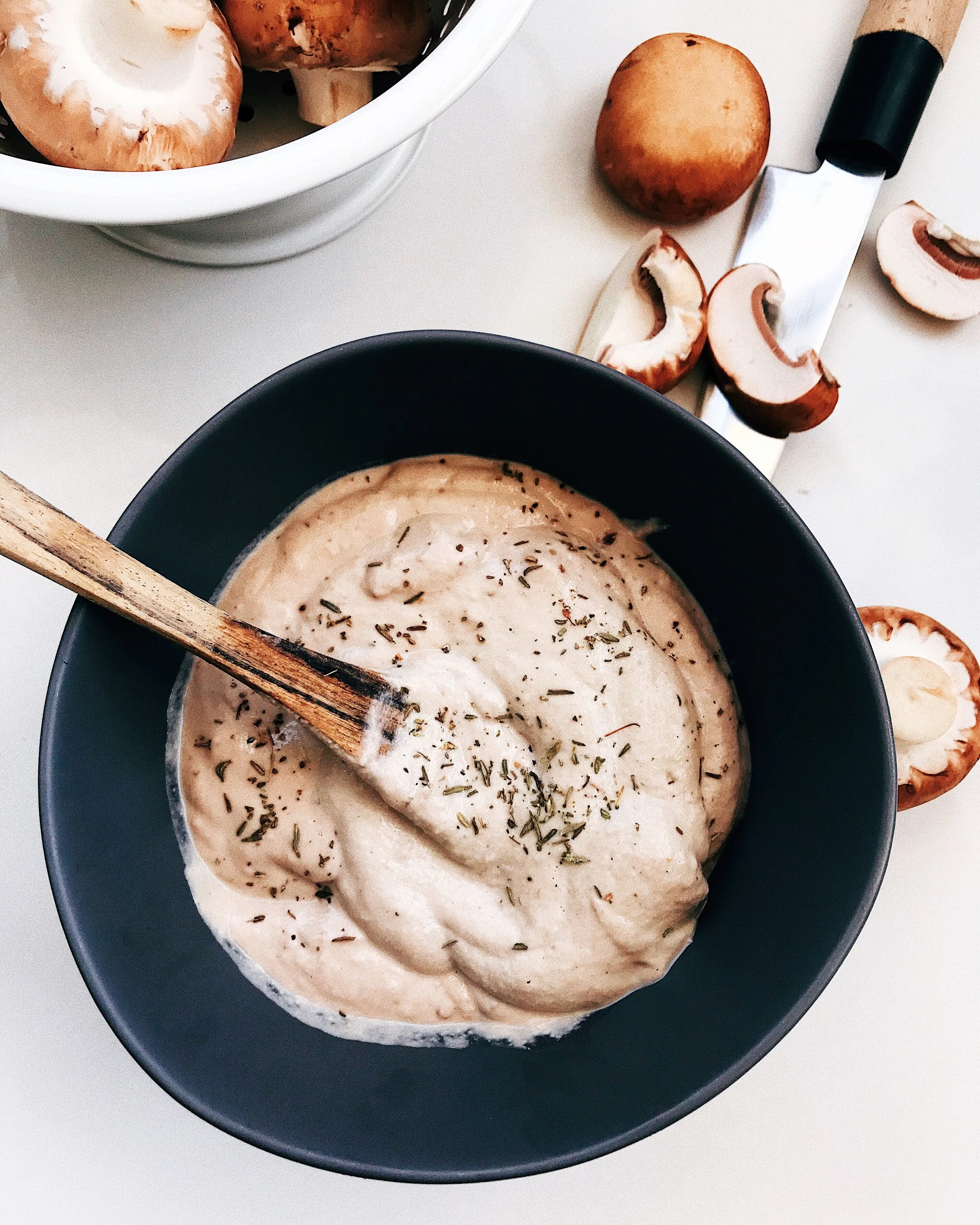 Raw cream of mushroom soup (just six ingredients, prepared in less than five minutes)