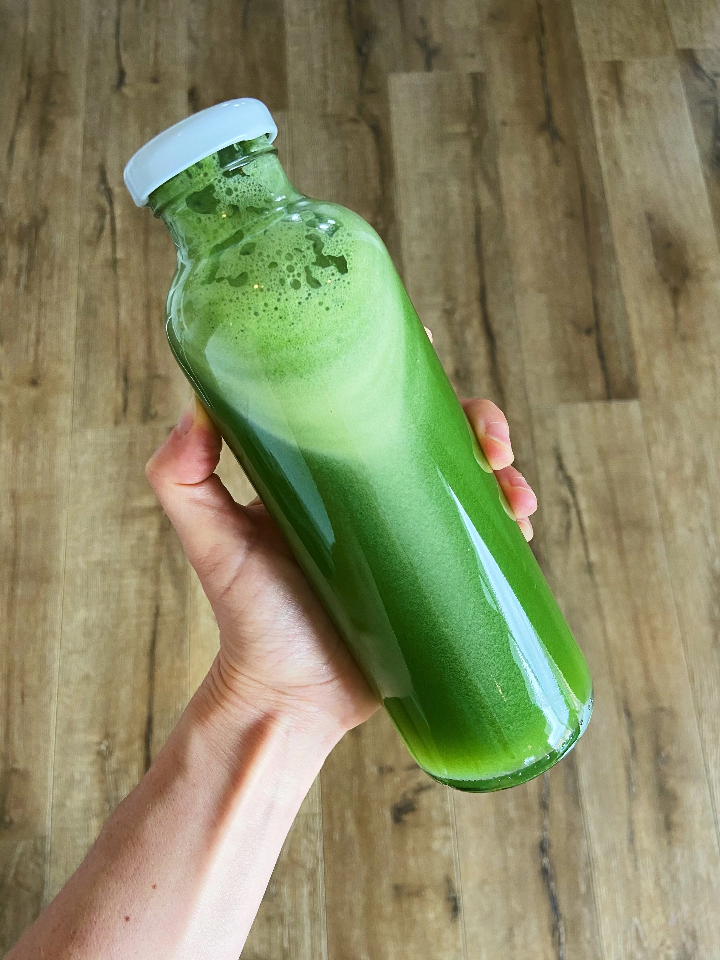 All you need to know to make the perfect green juice + my favorite go-to recipe