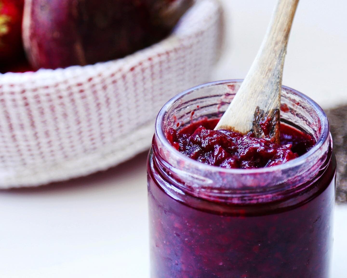 10 minute refined sugar-free strawberry beet jam! ⁣
⁣
Cause that&rsquo;s how hard it is to get my son to eat vegetables (and you know I&rsquo;ve tried EVERYTHING). ⁣
⁣
Live on the site (link in bio ✌🏻)