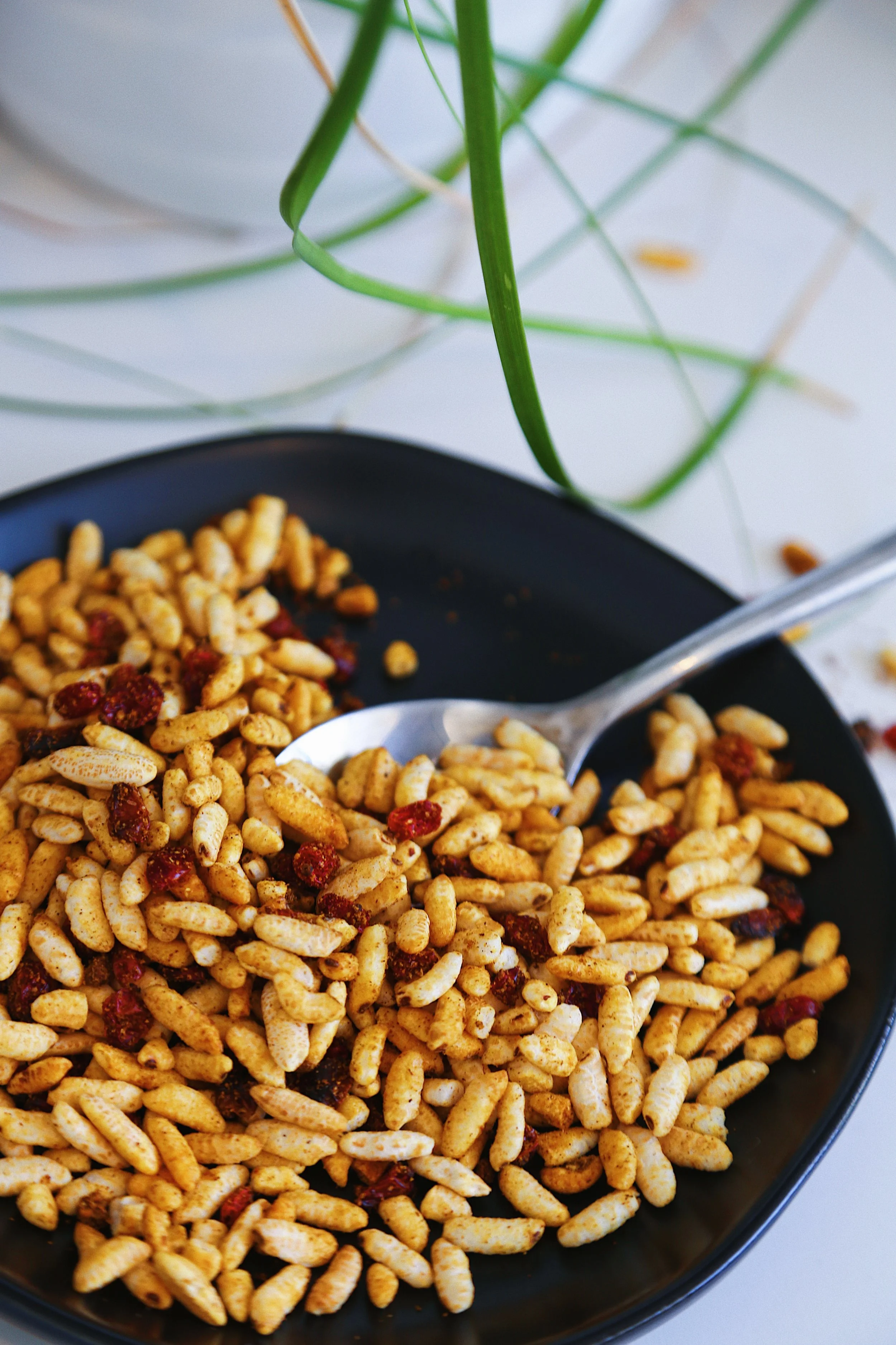 Five minute natural and healthy curried rice crisps 