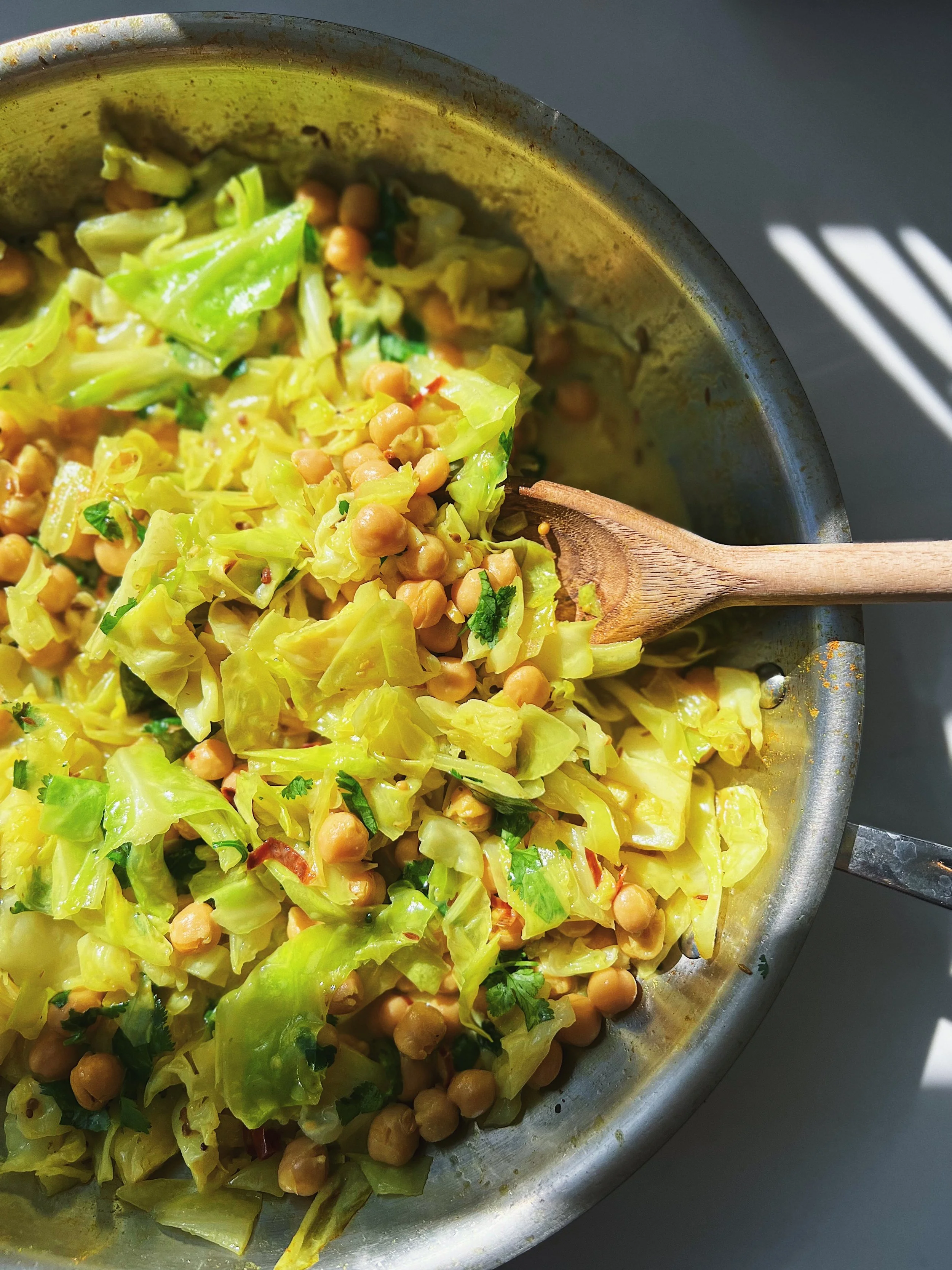 Easy cabbage and chickpea curry in under 30 minutes