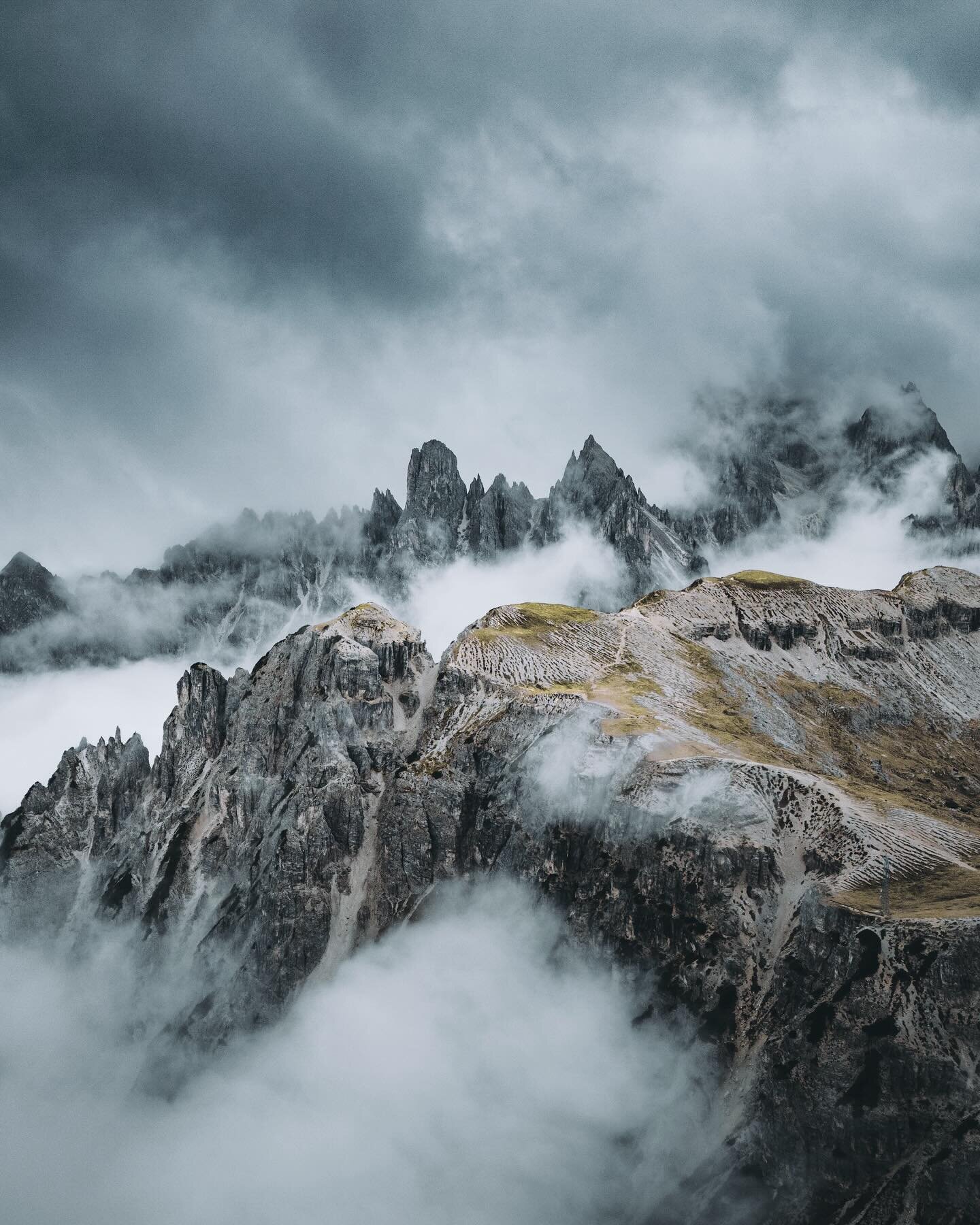 Just a rainy day hike in the Dolomites. ☔️

#dolomite #dolomites4you #rainydayz #djimini4pro #moodedits