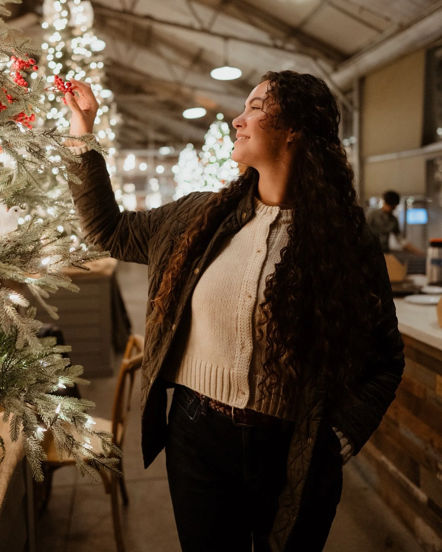 The holidays look extra magical at High-Hand. 🎄✨ Join us for cozy Christmas Dinners every Thursday, Friday &amp; Saturday night, stroll through the nursery lights, and don&rsquo;t miss Santa on select nights. Bring the crew, snap some memories, and 
