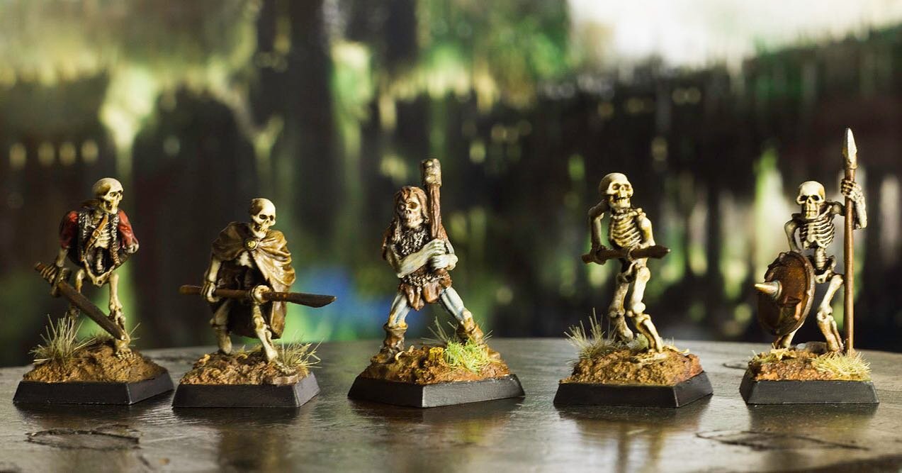 Bleached bone and rotting flesh walking once again.

A classic pre-slotta Citadel zombie and some(I believe) Ral Partha skeletons.

#oldhammer #skeletons #zombie #28mmwargaming #horror #tabletopgames #fantasy #skelly #games