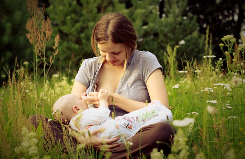 The Myths and Truth around Food Don’ts while Breastfeeding