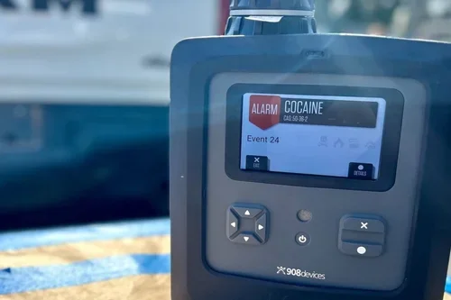 Handheld detector used for illicit drug contamination testing
