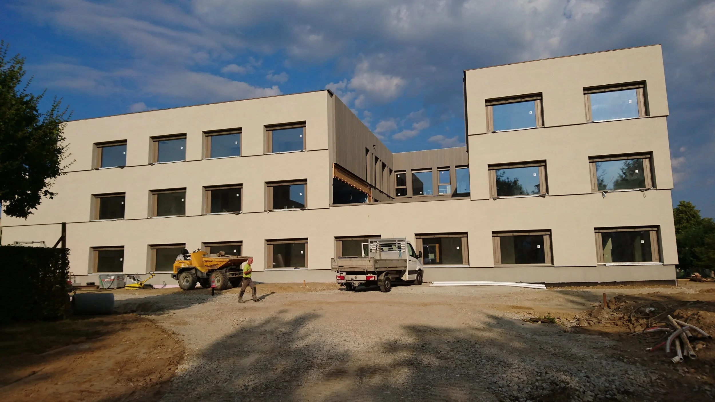 Fassade Ost vor Inbetriebnahme Beschattung